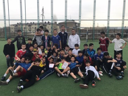 Кіші футболдан 7 сыныптар арасында жарыс өткізілді.