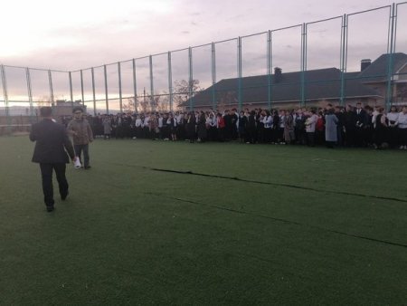 "Жер сілкінісі болған жағдайындағы іс- әрекет" тақырыбында сынып сағаттары мен оқу-жаттығулары өткізілді.